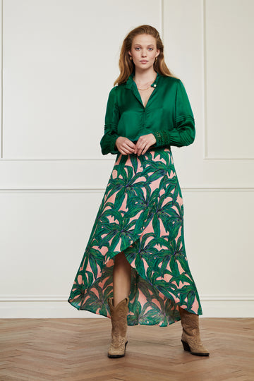 The beautiful Cora Skirt from Fabienne Chapot is an easy addition to your wardrobe.  Shown here in a pretty pink emerald leaf print this pairs perfectly with a tee, sweatshirt or jumper.  Can easily be dressed up or down and feels lovely against your skin.