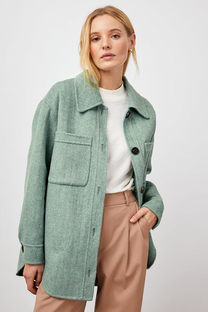 This Connie Shacket is crafted from a perfect wool blend and comes in a feminine light green herringbone. The oversized fit, dropped shoulders and side-slits at the hem create a relaxed but stylish look. This heavy-duty, super cozy shacket is enough to elevate any outfit. 