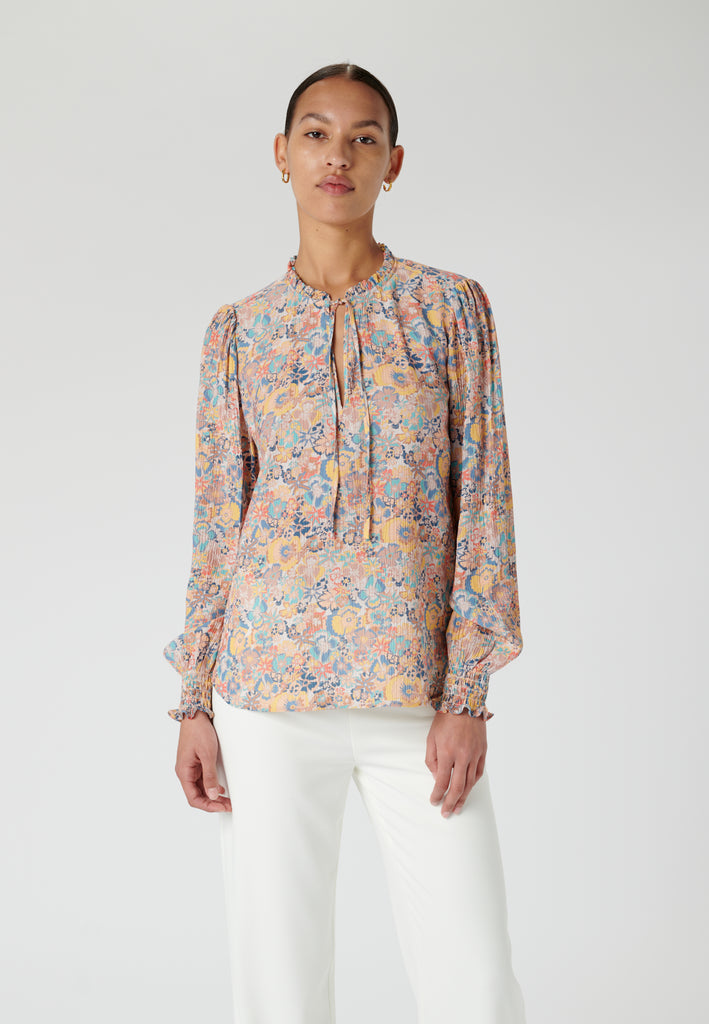 Fun and flirty, the Ina Blouse from dea kudibal is everything you want in a top. This delicate blouse features smocking details at the cuffs and a tie at the neck (which looks equally good done up or loose - depending on your mood!) Pair with your favourite denim for an effortless yet elegant look.