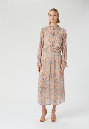 The Irina Dress from dea kudibal features small ruffles at the neck and cuffs as well as a drawstring waist that allows you subtly alter the silhouette of this beautiful silk dress. The pretty multicoloured floral print takes centre stage to make a truly stylish statement, perfect for day to night wear. 