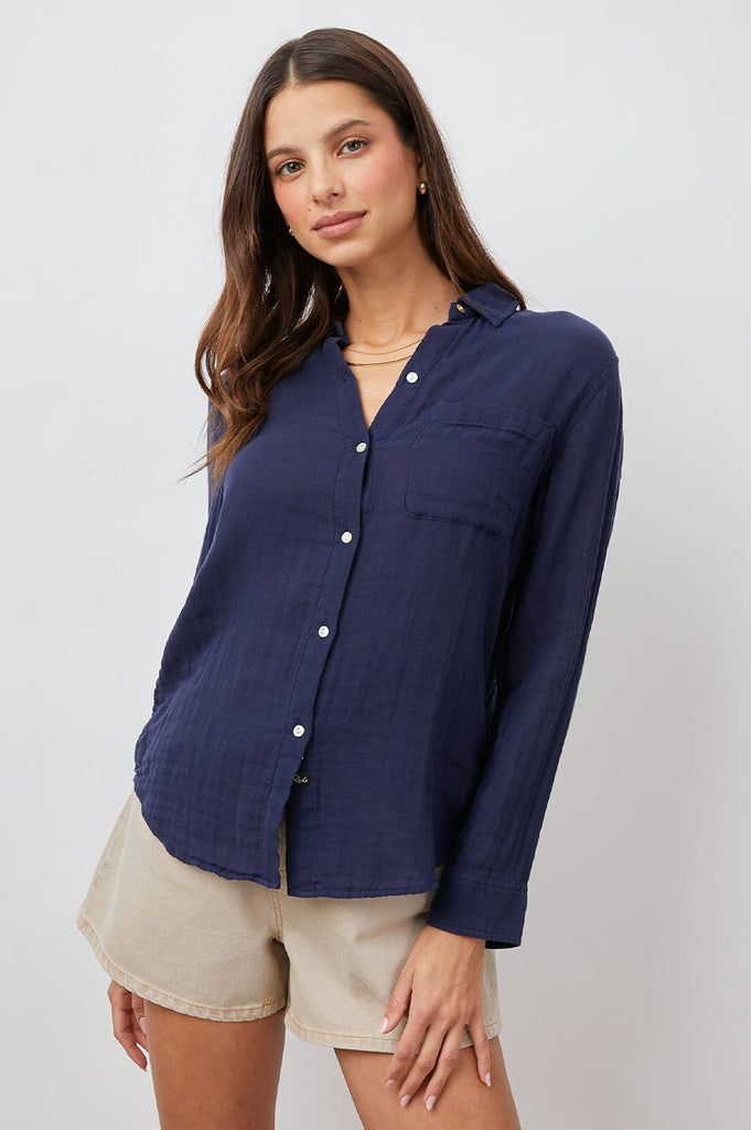 The Ellis Shirt from Rails is everything you want in an easy to wear Spring/Summer top Super comfy 100% cotton gauze button down shirt featuring a classic feminine fit, patch pocket at the chest and a longer back hem this looks great paired with your favourite denim.  A classic for elevated comfort. You'll want these in every colour!!!