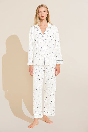 The Gisele Long PJ Set merges a classic men’s PJ silhouette with sustainable TENCEL™ Modal fibers. The luxurious, temperature-regulating fabric falls in all the right ways, providing the body with pure comfort. These cozy, relaxed PJ’s are a staple that you’ll live in forever, making them a perfect gift.