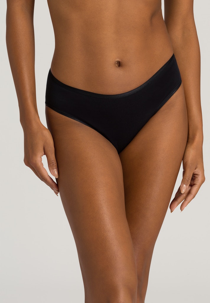 The Cotton Seamless Midi Briefs from Hanro are crafted from super soft and luxurious mercerised cotton and feature a hem-less and seamless construction.  The combination of the finest cotton, a mid rise waist, high cut legs for a flattering shape and a seamless design all make these your ultimate go to knicker!  You'll want these in every colour!