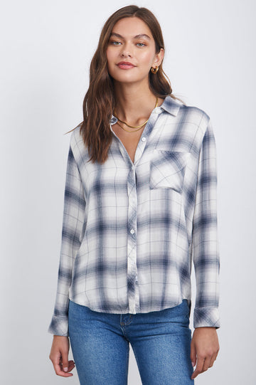 Casual dressing at its best, the Hunter shirt by Rails has become a firm wardrobe favourite of ours. We definitely love this new version in a white and blue plaid and we want to add it to our growing collection. The ultra-soft button down comes with long sleeves, one chest pocket and a curved hem. 