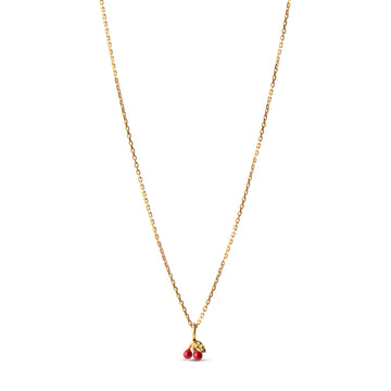 This feminine Cherry Necklace from Enamel Copenhagen will flatter any neck. Featuring a pretty cherry pendant and a dainty red enamel near the clasp this is a great addition to your jewellery collection or would make a great gift. 