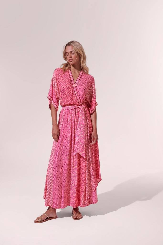 The Adha long dress from Poupette St Barth plays on the fluid nature of a kimono. This stunning dress features elbow length flowing sleeves and a flattering v-neckline. Wear belted to add extra shape and femininity. This dress will suit any summer occasion.