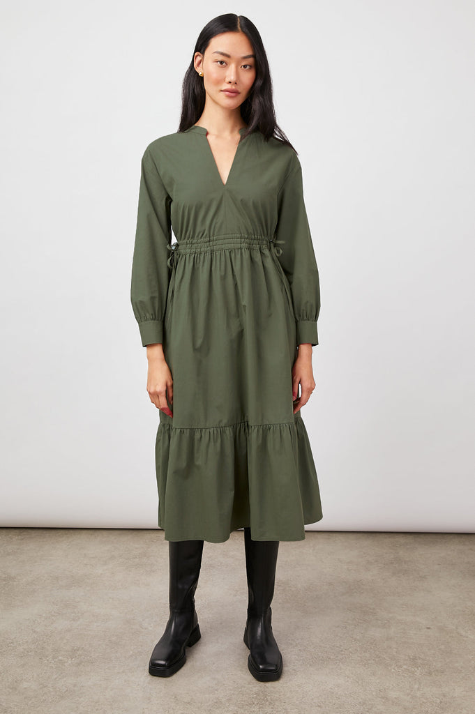 The Maple Midi is a perfect transitional dress and one you will reach for again and again.  Crafted from crisp cotton poplin and featuring long sleeves, a flattering v neck, banded collar, swingy fit, concealed adjustable drawstring waist and flowy tiered skirt this will take you from work to weekend with style.  