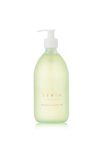 Treat your skin with this unique blend of natural ingredients. Enjoy this rich fusion of clove and bergamot and the fresh scent of Mediterranean citrus and candid fragrance released by clove.