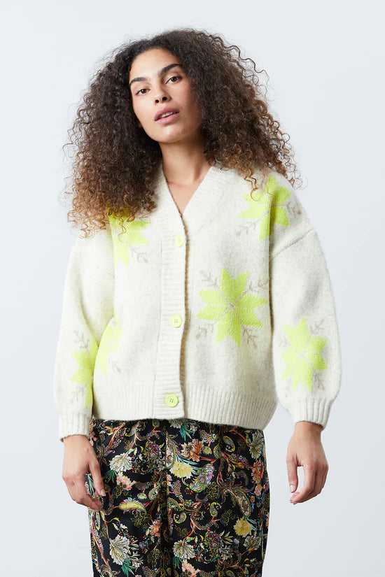 This patterned knitted cardigan from Lollys Laundry features long sleeves, a v-neckline and rib details at the hem. This oversized cardigan is short with front button closure. With an eye-catching neon yellow and cream combination this cardigan is bound to be an autumn/winter staple.