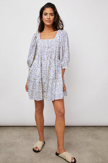 What a pretty dress!  This mini comes in a gorgeous blue floral print and features a classic square neckline, puff sleeves with elastic at the cuff, pleating at the chest and a floaty tiered skirt.  Pair with your favourite D.A.T.E. trainers and you've got a great relaxed weekend look sorted.
