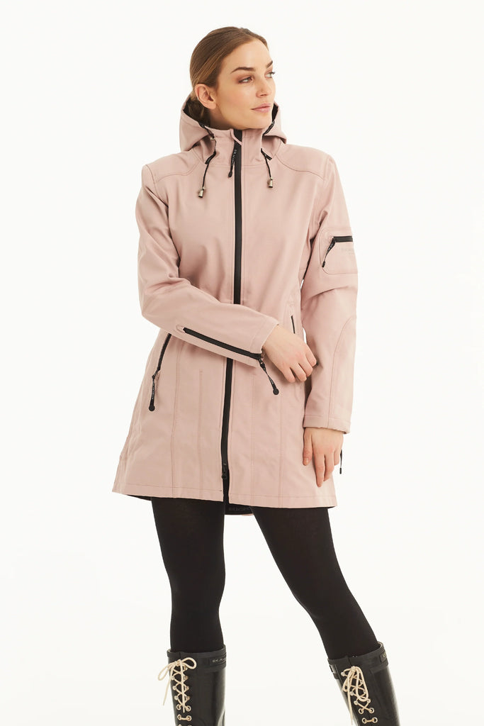 We are delighted to be stocking raincoats from Danish brand Ilse Jacobsen.  The brand is known worldwide for their iconic rainwear inspired by the Nordic environment.          This 3/4 length raincoat is a comfortable fit in a figure flattering shape.  It is waterproof enough for the heaviest of showers and features a soft fleece on the inside, which adds comfort and warmth.  Pair with the Ilse Jacobsen short black wellies to keep you dry on your walks!