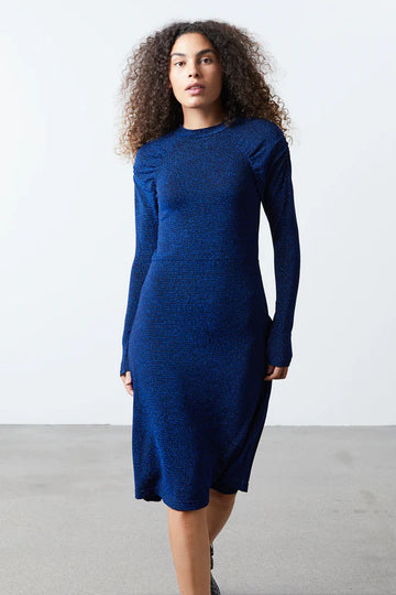The Rosie dress is a simple yet beautiful midi dress from Lollys Laundry. Featuring an a-line skirt and fitted waist, it has long sleeves with ruching at the shoulders and a turtle neck. This is a must-have piece for this coming party season. 