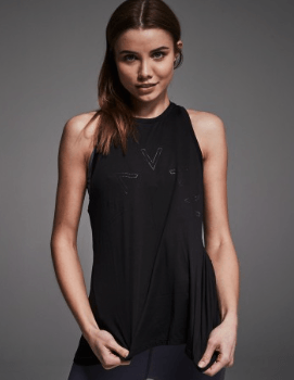 The Flora vest was constructed to give full freedom of movement during yoga and pilates classes. Wear it loose and let the back slit open, this works perfectly with the high waisted Varley leggings, or tie it up for extra coverage.
