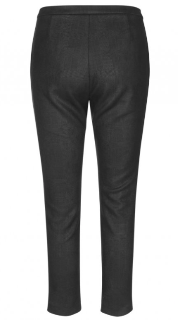 Cropped neoprene pants with side pockets and zipper closure at the front. The pants are menswear-inspired but with a feminine cut and they look great with a small boot. 