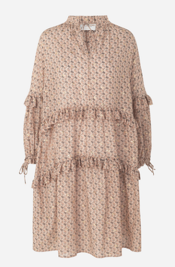 Beautiful feminine floral dress from Munthe with balloon sleeves with ruffle details.  Effortless pretty and so easy to wear.  Can be dressed up with a heel or dressed down for a relaxed look with a trainer or a flat sandal. 
