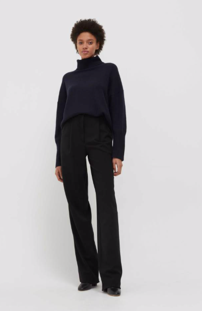 A gorgeous basic from Chinti & Parker.  A classic turtleneck in the softest of cashmeres with a luxurious roll neck and deep rib cuffs that will keep you warm regardless of the weather.   Perfect for snuggling up at home but pretty enough to wear out and about.