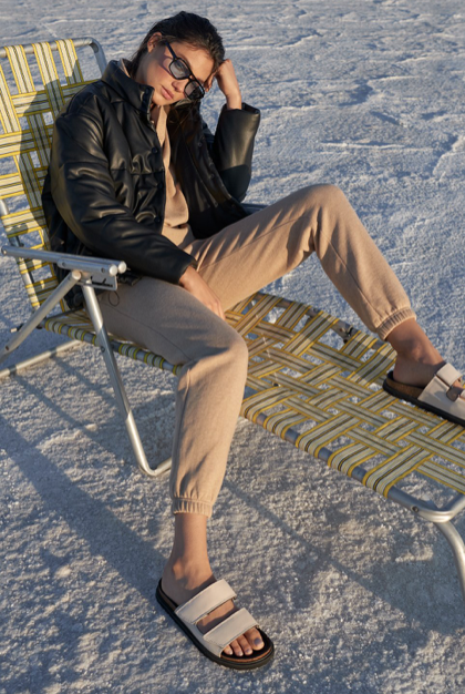 Crafted from super soft cozy brushed fleece this is an elegant sweatpant.  In an always stylish camel colour these feature elastic cuffs, drawstring waistband and a tapered leg.  Pair with the matching Nico Hoodie from Rails for a put together look or just put on your favourite tee with them and you can be confident that you are as well dressed as you are comfortable. 