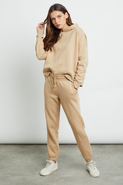 Crafted from super soft cozy brushed fleece this is an elegant sweatpant.  In an always stylish camel colour these feature elastic cuffs, drawstring waistband and a tapered leg.  Pair with the matching Nico Hoodie from Rails for a put together look or just put on your favourite tee with them and you can be confident that you are as well dressed as you are comfortable. 