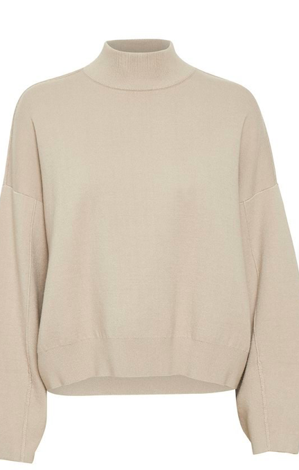 Extremely soft and stylish sweatshirt from Gestuz.  In a flattering beige colour with oversized sleeves and a mock turtleneck this will elevate your loungewear choices or dress it up a bit with your favourite denim.  It also is the perfect length to pair with your favourite midi skirt.