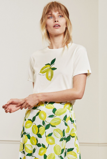 The Romy Lime Tee crafted from 100% organic cotton feels fabulous against  your skin.  Limes evoke memories of sunshine and long lazy summer days and this little tee will certainly brighten up your wardrobe.  Pair with your favourite shorts and you're ready for holiday!