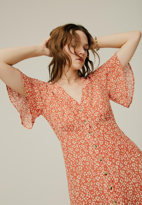 Say hello to the gorgeous Lola dress from Lily and Lionel.  This is the brand's best selling shape and this season's doesn't disappoint.  Crafted from 100% silk in a dainty floral leopard print this dress features an extremely flattering not too fitted silhouette, fluid flutter sleeves and a button down front.  We think you'll love this!