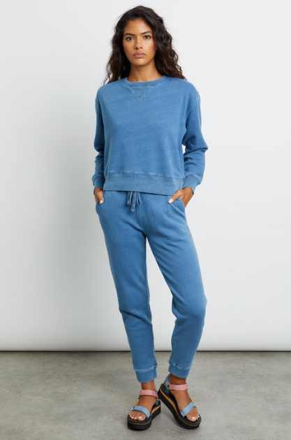 If you like your lounge-wear with a vintage-y feel these super soft fleece terry trackies will tick all your boxes.  With an elastic waist and drawcord, front pockets (we LOVE pockets!), slightly tapered fit and slim leg these are perfect for relaxing at home or going about your day in a comfortable yet fashionable style.