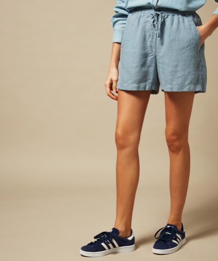 Super comfy and flattering linen shorts from Hartford.  Featuring an elasticated waistband and drawstring, side pockets and 2 piped buttoned back pockets these are an easy choice for a warm summer day.  Pair with your favourite tee and you're good to go.