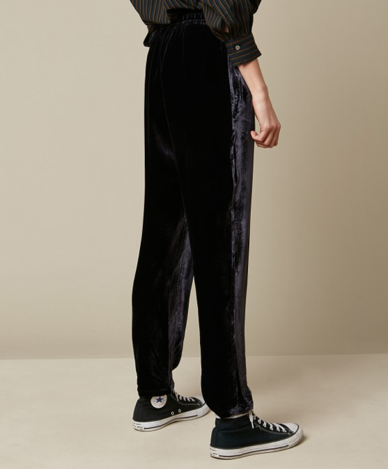 Gorgeous dark navy velvet trousers with an ever so comfortable elasticated waist band - drawstring waist and pockets at the side.