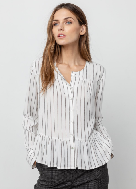 A pretty soft linen top from Rails featuring gold metallic pinstripes and shell buttons.  An easy design to wear that flatters most shapes.  Nipped in slightly at the waist with a relaxed fit over the rest of the body - a good work and weekend option.
