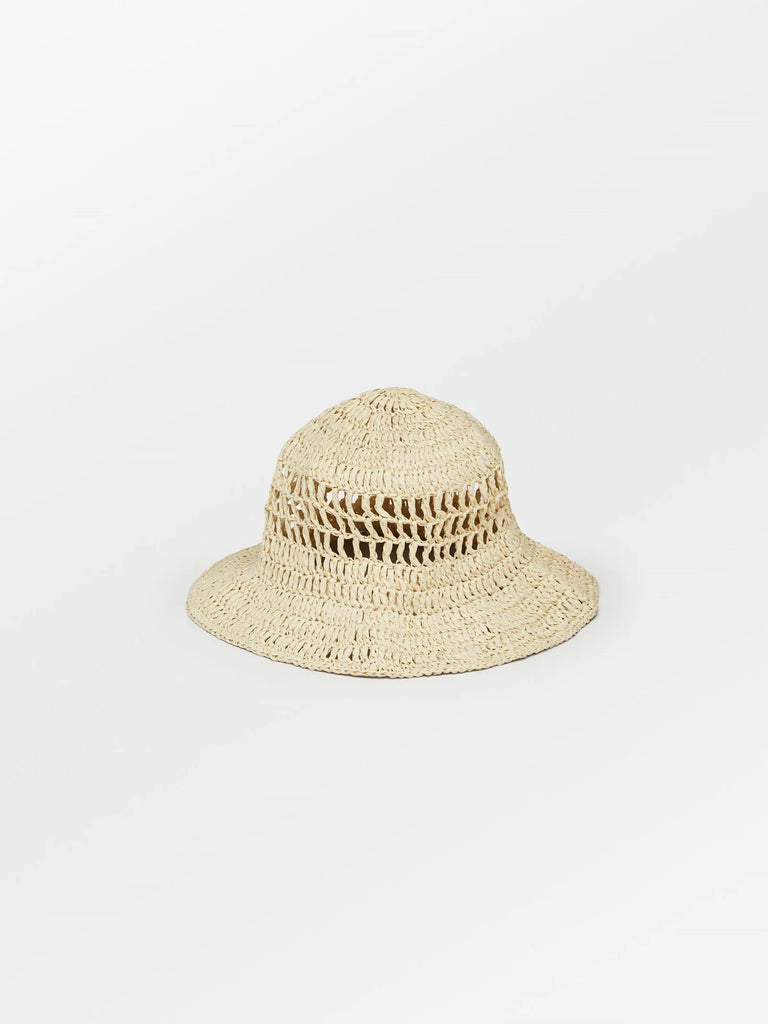 Keep cool and stylish during the warmer seasons with the Vanessa Straw Hat from Becksondergaard. Perfect for protecting your head on a hot sunny day, you will be  looking chic in this statement accessory. 