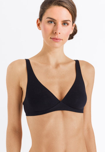 Say hello to your new most comfortable bra!  The Cotton Sensation Soft Cup Bra is crafted from super soft cotton with a bit of elastane for stretch and features a broad under the bust band so you get support and comfort!  This bra offers a sleek smooth line under clothes and it will quickly become your daywear bra of choice. 