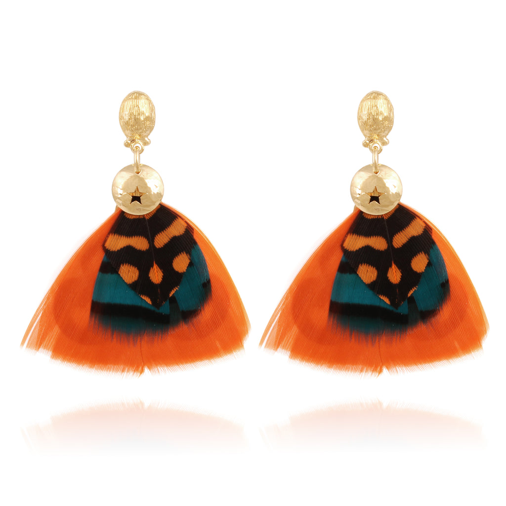 The Bermude earrings from Gas Bijoux are gold plated and are adorned with genuine dyed feathers sat on a delicate hangbead. These statement earrings are a perfect accessory, made for dressing up any outfit.  