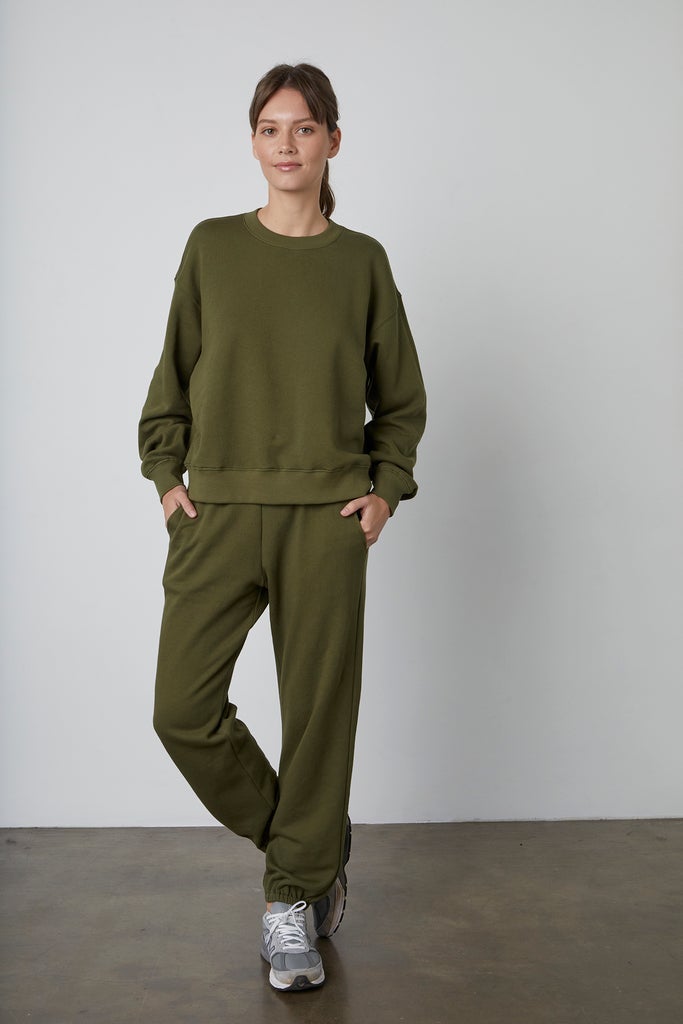 This comfy sweatshirt is crafted from a cozy fleece fabric and features drop shoulder seams, a slight crop to the waist and a relaxed fit. This is the perfect weekend essential. 