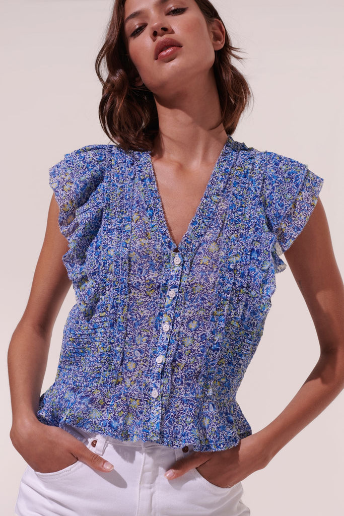The Amanda Top from Poupette St Barth is going to be a go-to this season! Featuring a v-neckline, a button down front and pretty frill details - this floral blouse looks great with the matching Amanda Mini Skirt as well as your summer denim. 