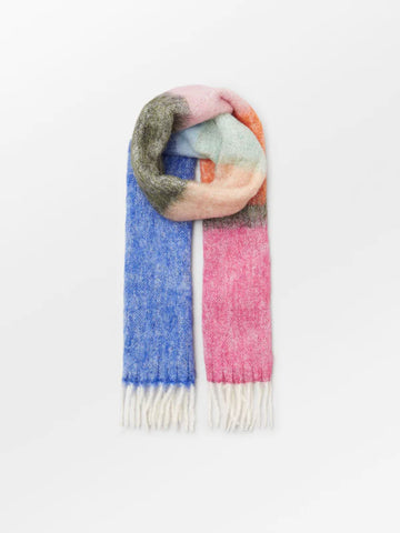 The Tilda Dazzling Blue Scarf from Becksondergaard is a warm scarf made up of alpaka, mohair, wool and polyamid. This scarf is designed in a colour-block pattern in trendy bright shades. 