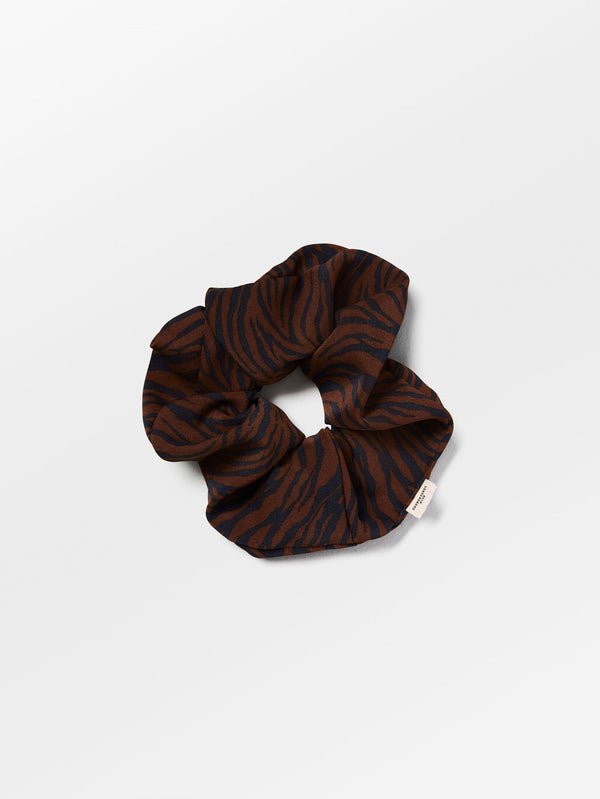 This gorgeous scrunchie is not only attractive but highly practical at keeping your flocks at bay. The animal print is enough to dress up any ponytail. Great as a gift or as a treat for yourself. 
