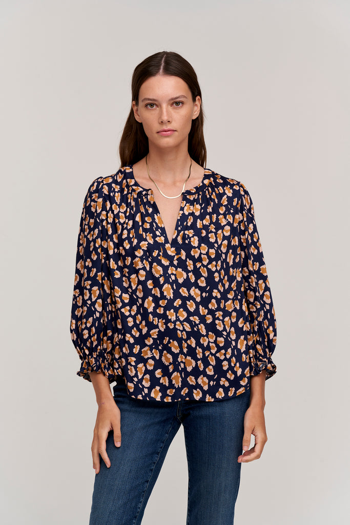 This easy to wear Kacy top from Velvet by Graham & Spencer features a fabulous cheetah print, 3/4 length sleeves, a v-neckline and a slight frill detail at the cuffs. This top will look fabulous with your favourite denim and is a great staple for your transitional wardrobe. 