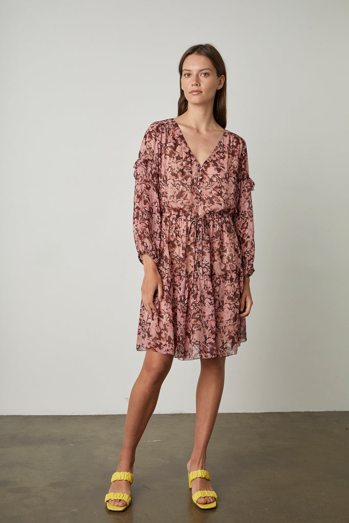 This elegant Selina Pink Floral Boho Dress from Velvet by Graham & Spencer features fabric coated buttons, loose elasticated cuffs and an elasticated tie waist band. With a detachable slip underneath this is the perfect dress to wear all year round.