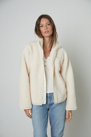 Super cosy teddy bear jacket from Velvet by Graham & Spencer.  In flattering and always wearable winter white this is just the jacket you want when the temperatures drop.  Perfect for lazy Autumnal walks in the park with your favourite denim!